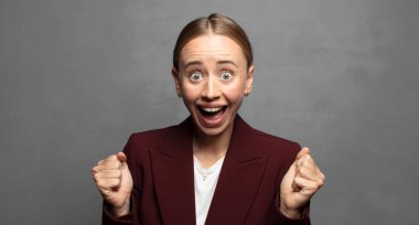 Şok oldum, heyecanlandım ve mutluyum, gülüyorum ve başarıyı kutluyorum,!