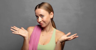 Kafası karışmış, kafası karışmış, kuşkulu, farklı seçenekleri tartıyor ya da seçiyor.