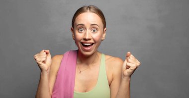 Şok oldum, heyecanlandım ve mutluyum, gülüyorum ve başarıyı kutluyorum,!