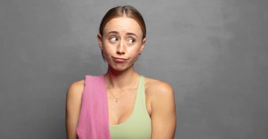 merak etmek, mutlu düşünceler ve fikirler düşünmek, hayal kurmak, yan taraftaki boşluğu kopyalamak