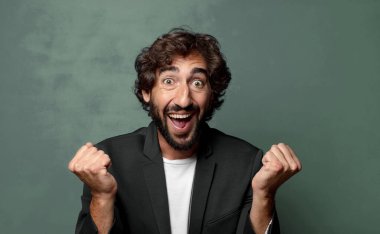  Şok oldum, heyecanlandım ve mutluyum, gülüyorum ve başarıyı kutluyorum,!