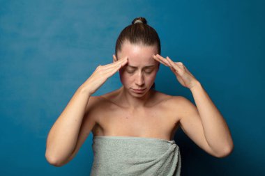 Yoğunlaşmış, düşünceli ve ilham verici, beyin fırtınası ve hayal gücü.