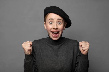 Şok oldum, heyecanlandım ve mutluyum, gülüyorum ve başarıyı kutluyorum,!