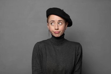 merak etmek, mutlu düşünceler ve fikirler düşünmek, hayal kurmak, yan taraftaki boşluğu kopyalamak