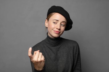 Mutlu, başarılı ve kendinden emin hissetmek, bir meydan okumayla yüzleşmek ve 