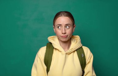 merak etmek, mutlu düşünceler ve fikirler düşünmek, hayal kurmak, yan taraftaki boşluğu kopyalamak