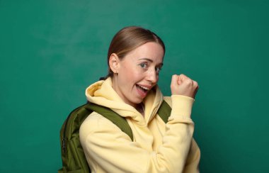 Mutlu, pozitif ve başarılı hissetmek, bir meydan okumayla karşılaştığında motive olmak ya da iyi sonuçları kutlamak