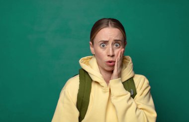 Şok oldum ve ağzım açık inanmamak için yüz yüze sarıldım.