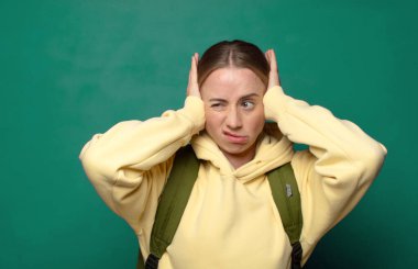 Hayal kırıklığına uğramış ve sıkılmış hissediyorum, başarısızlıktan bıkmış ve bıkmış, sıkıcı işlerden bıkmış