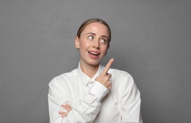 Kopya alanı olan güzel bir iş kadını.