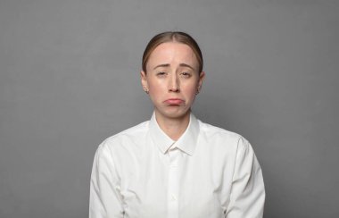 Kopya alanı olan güzel bir iş kadını.