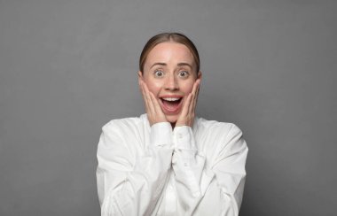 Kopya alanı olan güzel bir iş kadını.