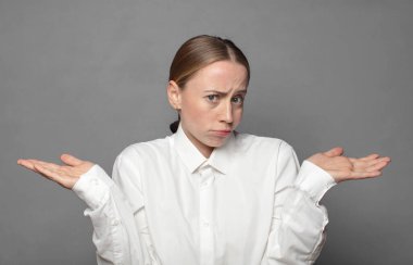 Kopya alanı olan güzel bir iş kadını.