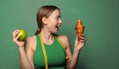 Genç, sarışın bir kadın. fitness konsepti