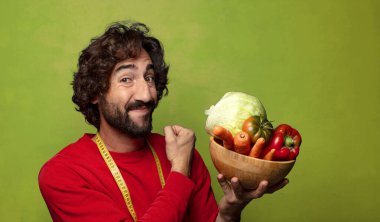 Sebzeli sakallı genç adam.