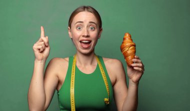 Genç, sarışın bir kadın. fitness konsepti