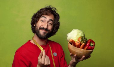 Sebzeli sakallı genç adam.