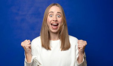 Şok oldum, heyecanlandım ve mutluyum, gülüyorum ve başarıyı kutluyorum,!