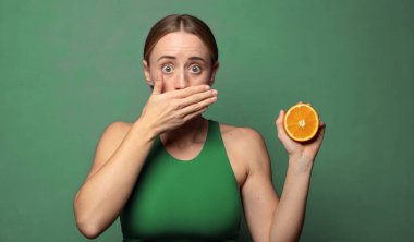 Genç, sarışın bir kadın. fitness konsepti