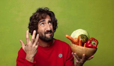 Sebzeli sakallı genç adam.