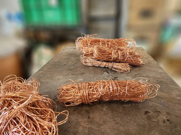 Large amounts of copper wire are laid on the kilo and sold to recycling plants. in order to privatize recycled resources to reduce the amount of waste and save resources
