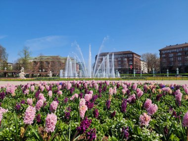 Wasserturm Mannheim, Mannheim 'ın ilk şehir su kulesiydi. Burası artık Almanya 'da ünlü bir turizm beldesi..