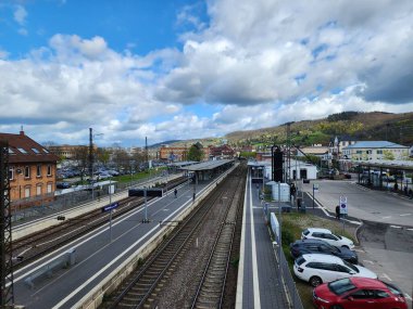 Weinheim tren istasyonu, Almanya 'da Baden-Wrttemberg eyaletinde yer alan bir şehirdir. Frankfurt-Heidelberg, Mannheim.Weinheim, Almanya' da şehir. 2023-04-11