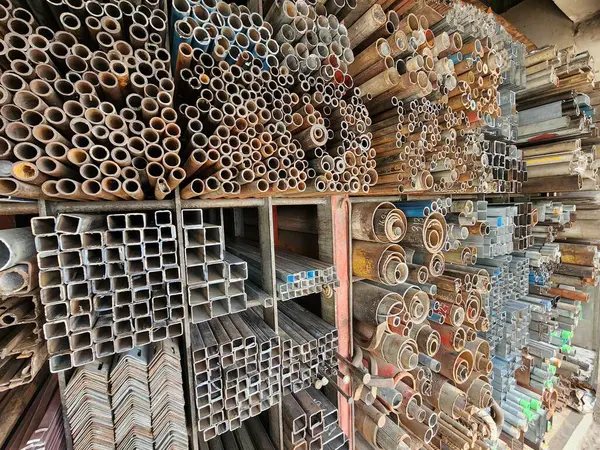 Endüstriyel uygulamalarda kullanılan farklı tür ikinci el demiri