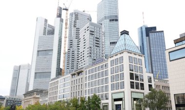 Frankfurt am Main, Almanya 'nın Main Nehri kıyısında yer alan ve Frankfurt Borsası ve Avrupa Merkez Bankası' na ev sahipliği yapan beşinci büyük kentidir..