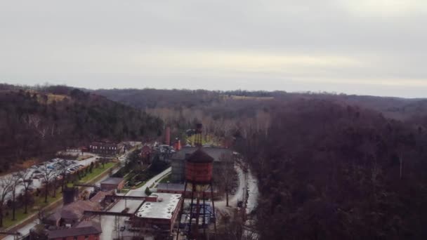 Panorama Aérien Château Distillerie Key Dans Kentucky Rural — Video