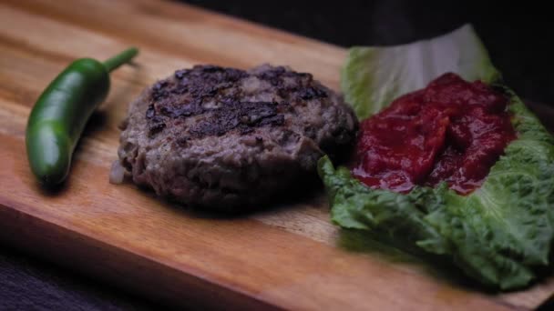 Decorating Traditional Bulgarian Barbecued Ground Pork Beef Patty Parsley — Stockvideo