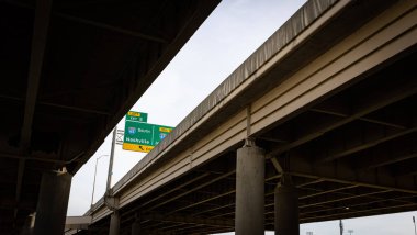 A bridge in the city of Louisville, KY
