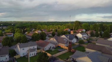 Lexington, Kentucky 'deki müstakil evlerin çatıları.