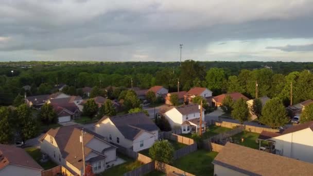 Luchtfoto Van Eengezinswoningen Van Midden West Amerikaanse Stad — Stockvideo