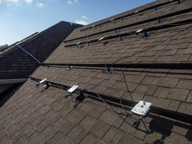 Çatısı ve çatısı var.