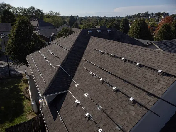 Telhado Com Construção Coberturas Para Painel Solar Com Otimizadores Energia — Fotografia de Stock