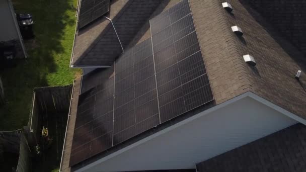 Widok Lotu Ptaka Paneli Słonecznych Nowoczesne Panele Domów Dachu Słonecznym — Wideo stockowe