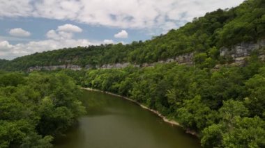 Kanyon nehri, bir dağ nehri.