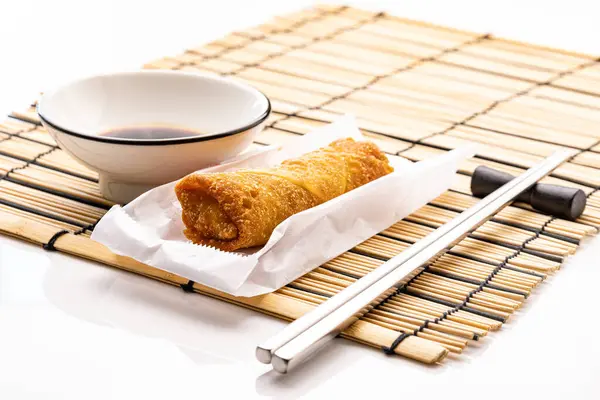 Soya soslu bambu soslu kızarmış börek.