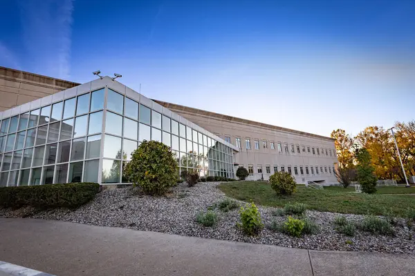 Elizabeth Kasabası 'ndaki modern bina.