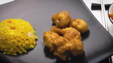 Lezzetli Asya yemeklerinin yakın görüntüsü