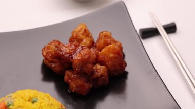 Kızarmış tavuğun mutfak fotoğrafı.