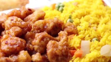 Lezzetli Asya yemeklerinin yakın görüntüsü