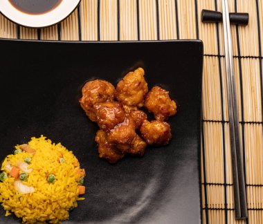 Tavuk ve pilav, Asya usulü.