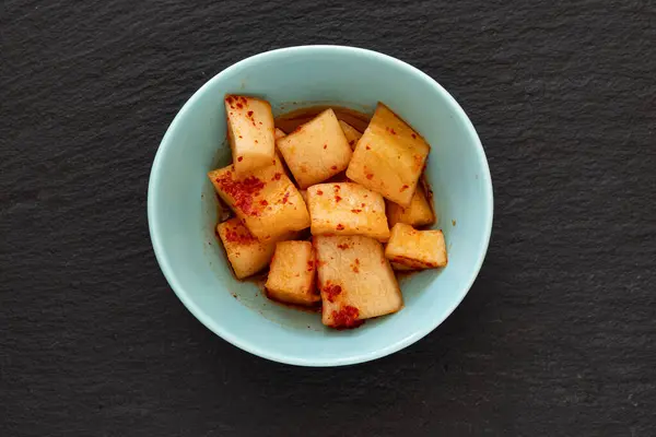 Koreen turşusu parçaları.