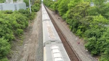 Şehirdeki tren rayları.