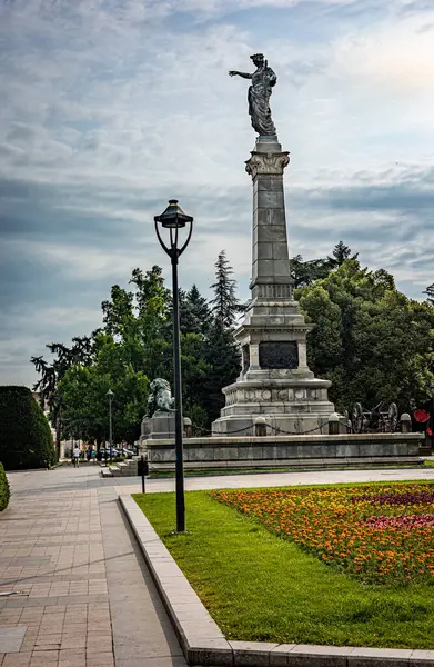 Rusçuk, Bulgaristan - 11 Haziran 2025: Ruse şehir merkezinde Özgürlük Anıtı