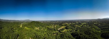 Yazın dağların havadan görünüşü