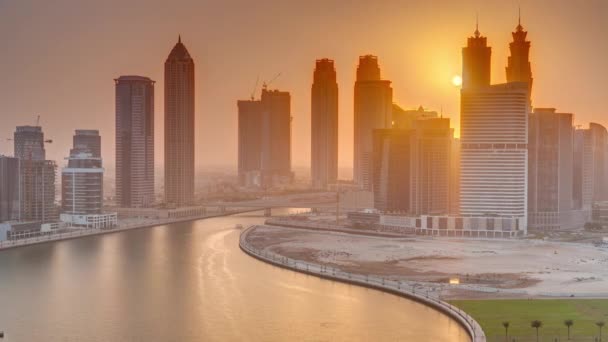 Sonnenuntergang Stadtbild Von Wolkenkratzern Dubai Business Bay Mit Wasserkanal Antenne — Stockvideo