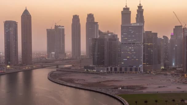 Cityscape Mrakodrapů Dubajské Obchodní Zátoce Vodní Kanál Antény Den Noc — Stock video